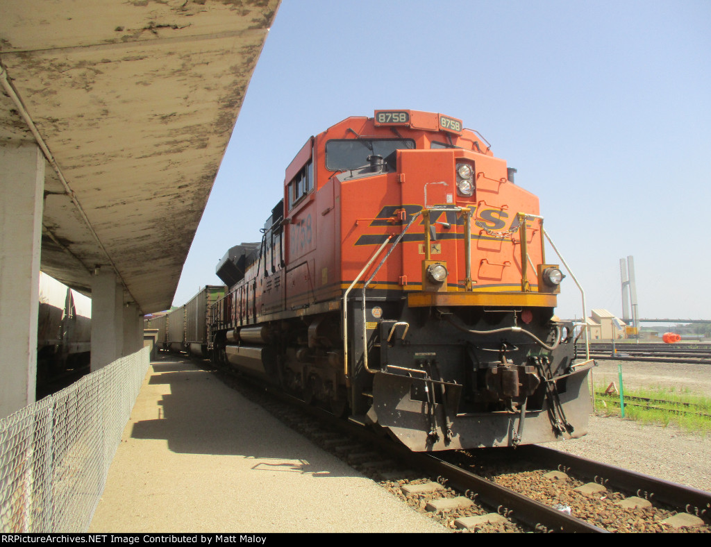 BNSF 8758